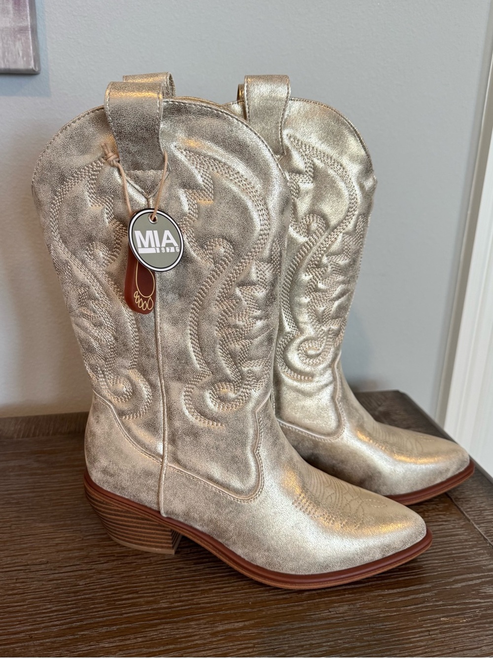 NWT Champagne Gold Western Boots